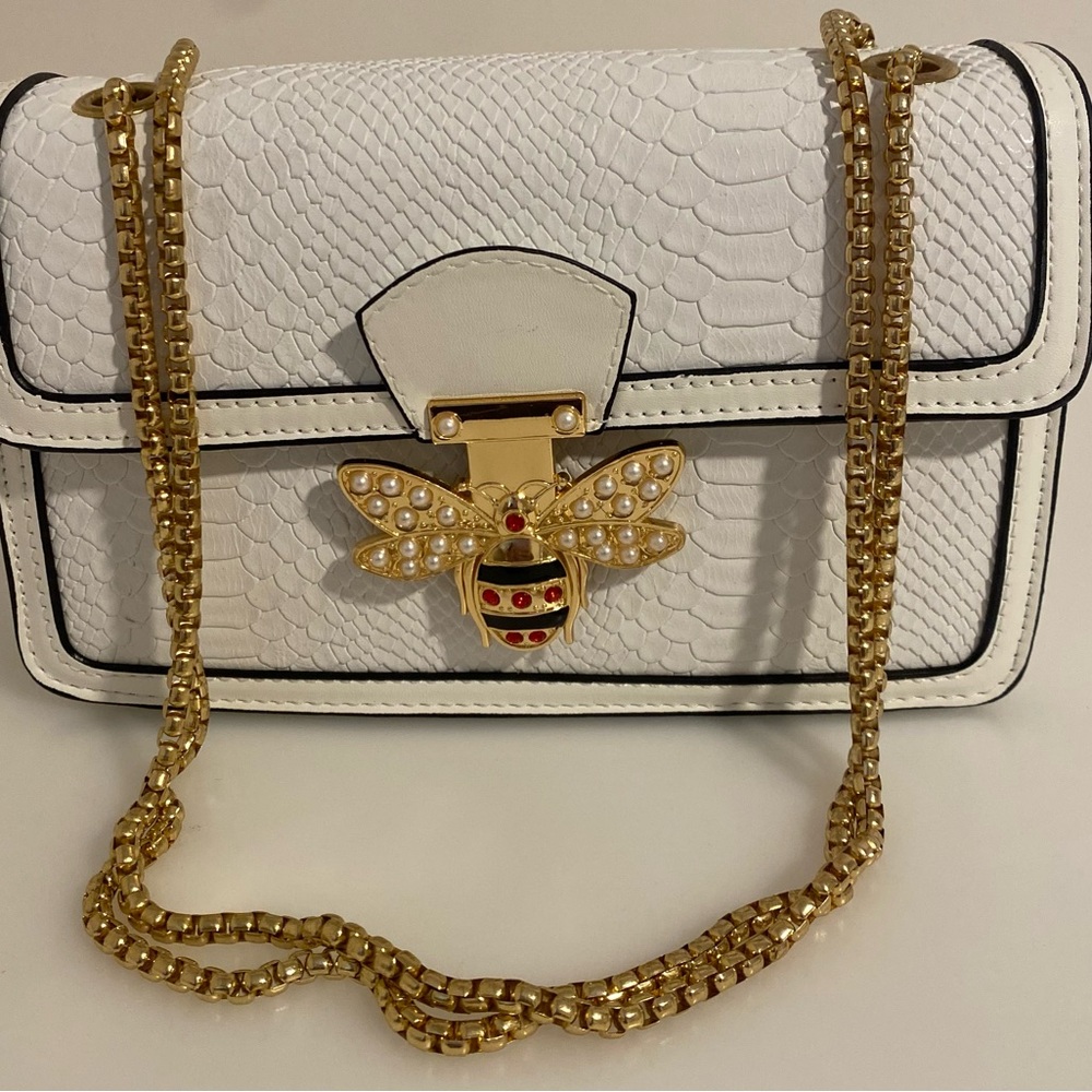 NWOT FAUX LEATHER PURSE w/ CROC DETAIL.